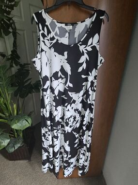 MSK Black & White Floral Maxi Dress